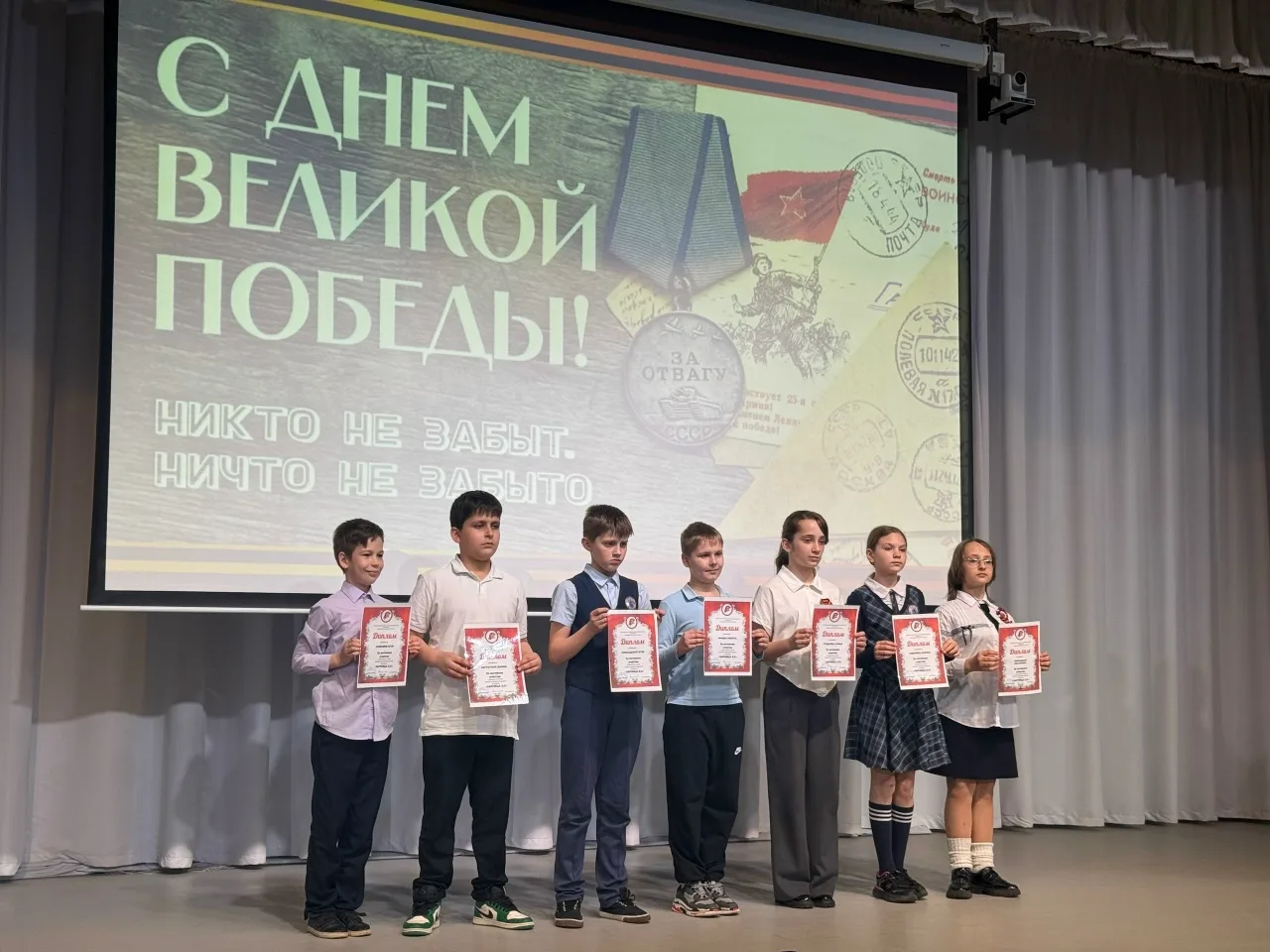 Сегодня в актовом состоялся большой кинолекторий, приуроченный к 81й годовщине Победы в...