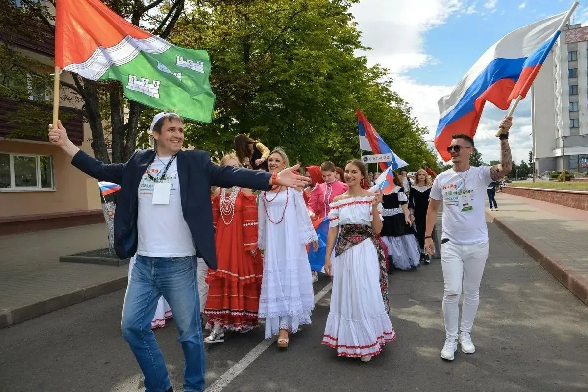 2 апреля мы отмечаем День единения народов России и Беларуси. Две страны объединяют общие традиции, 