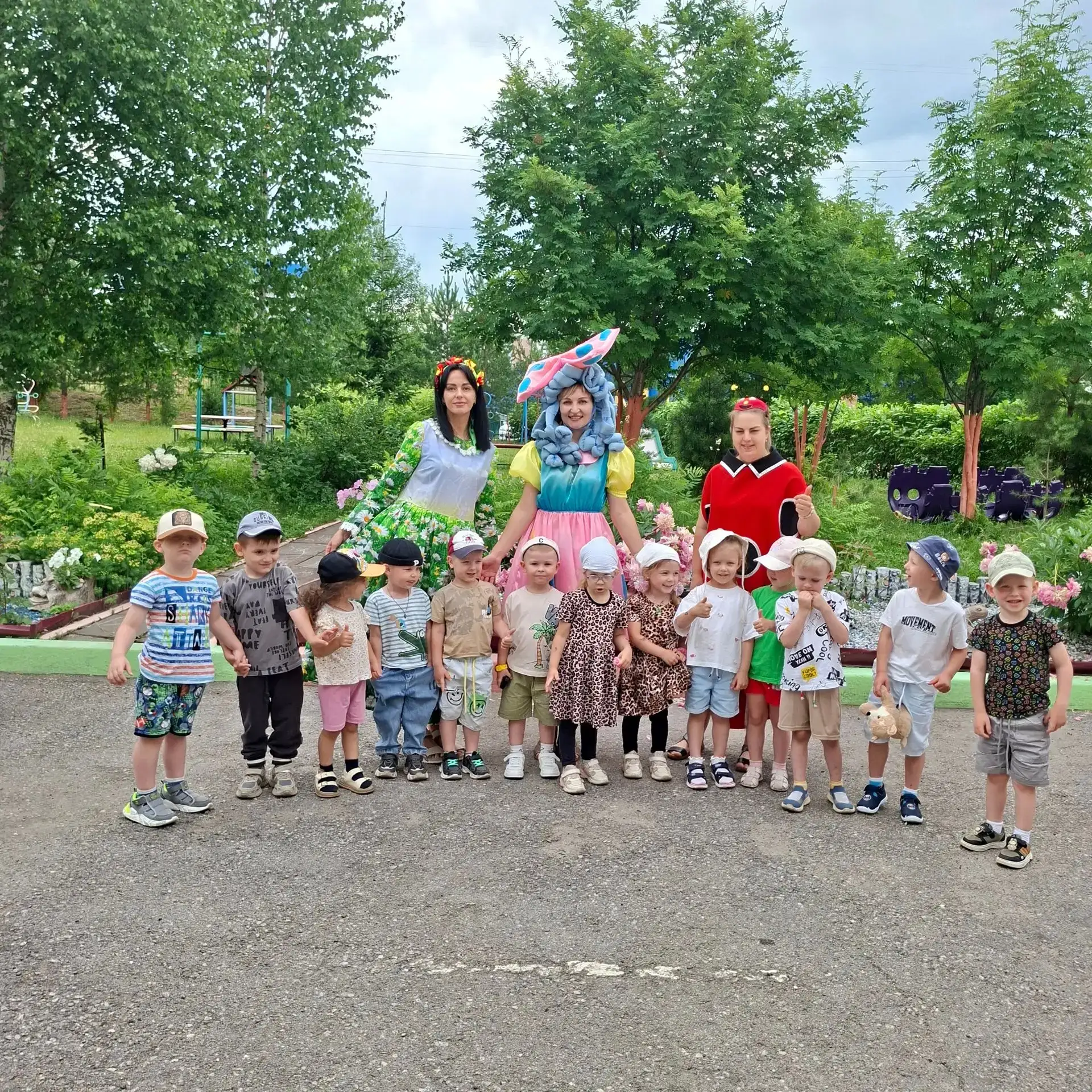 🎉 Волшебный день "В гостях у сказки! 🎉

Сегодня ребята из групп «Подснежник» и «Маргаритка» отправ