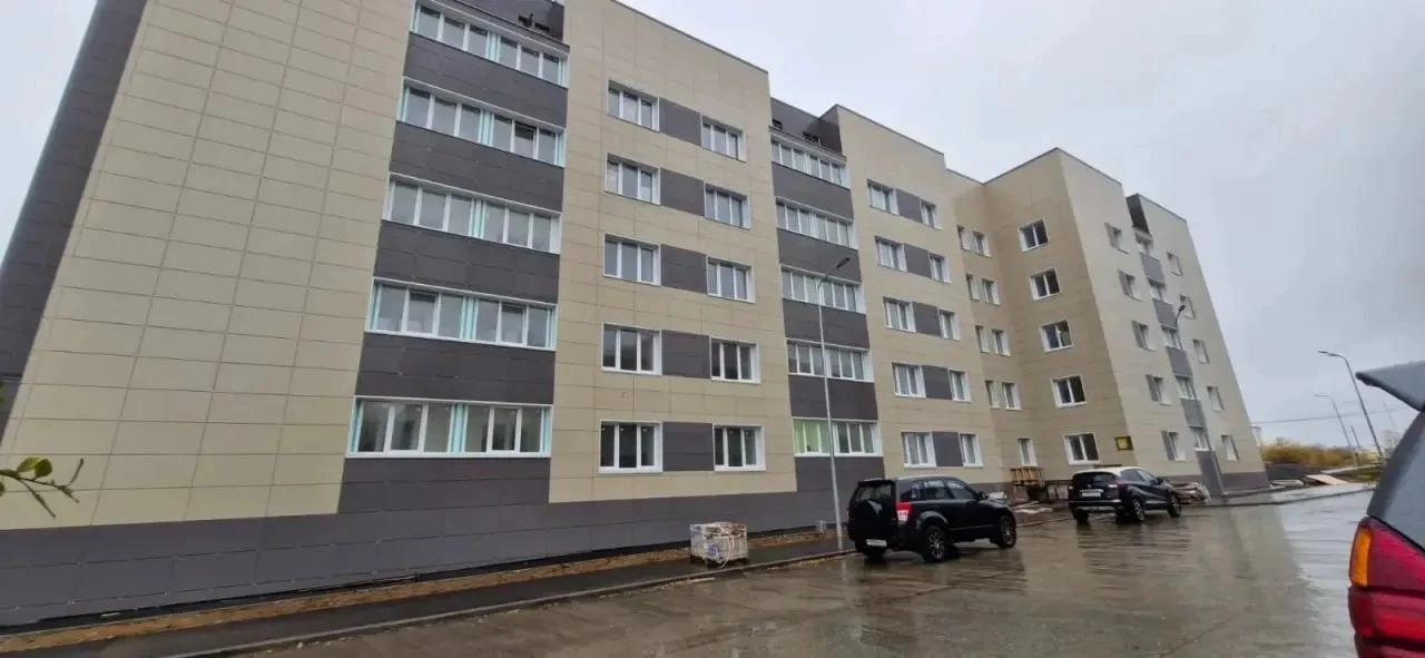В Заполярном завершается строительство жилого дома на улице Ленинградской
