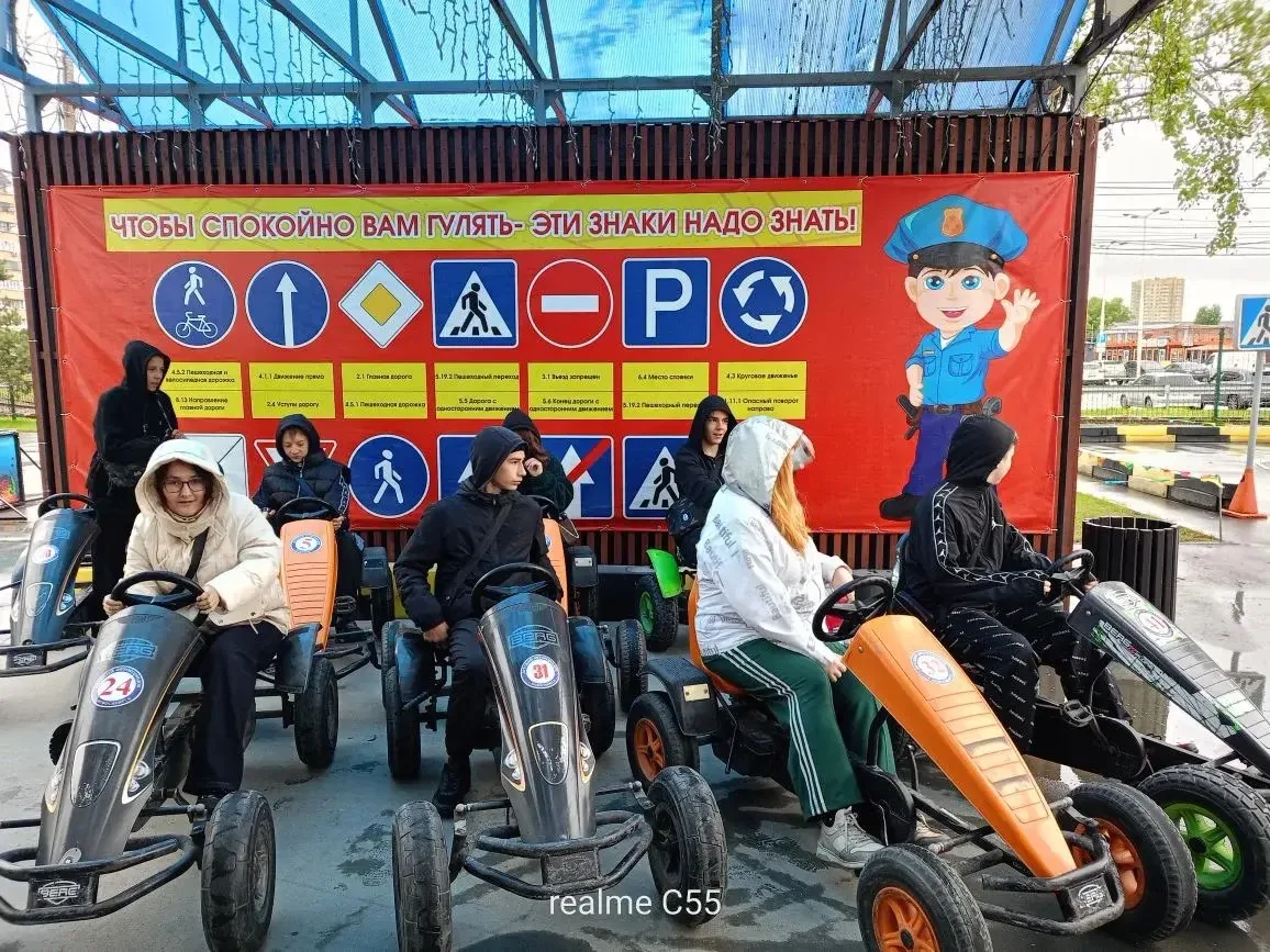 🚗 Седьмой класс посетил автогородок: изучаем ПДД на практике! 🚦

Ученики 7‑го класса побывали в ав