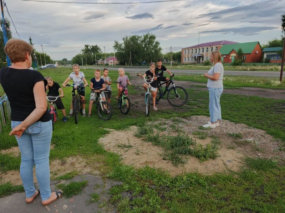 В Александровке родительский патруль провел рейд среди ребят, управляющих велосипедами и мототранспо
