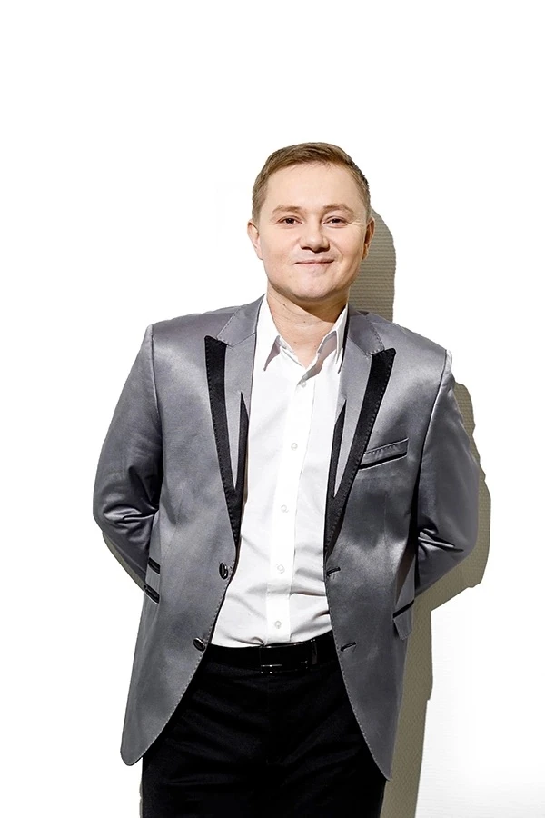 Бүген Рифат Әхмәдиев туган көне белән котлаулар кабул итә. 
Тәбрик итәбез! 
 
Сегодня поздравления с