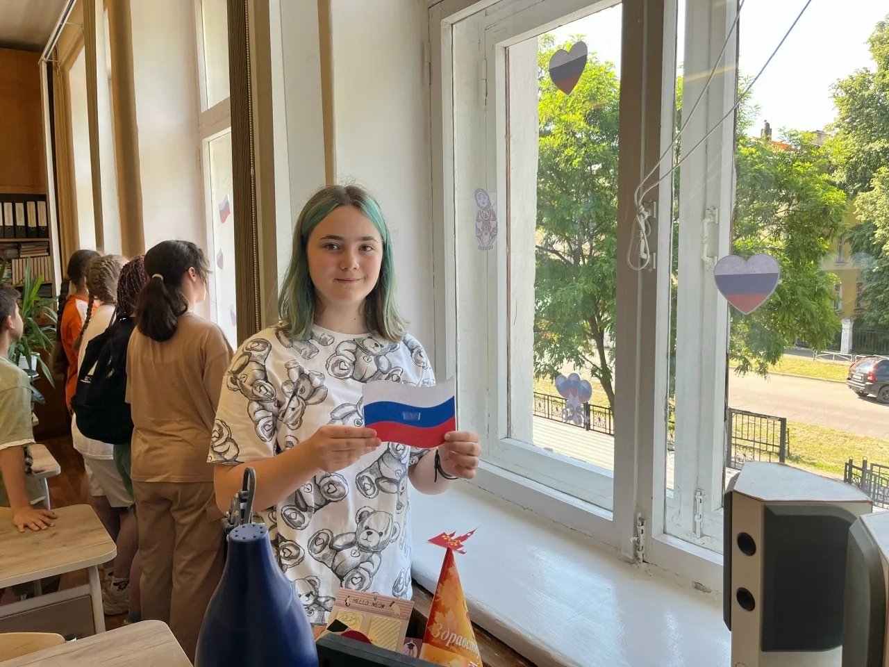 ВСТРЕЧАЙ! УЗНАВАЙ! ДЕЛАЙ!🇷🇺

В преддверии Дня России активисты Движения Первых лицея вместе с учас