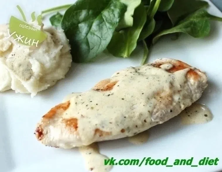Запеченная куриная грудка с йогуртом и чесноком