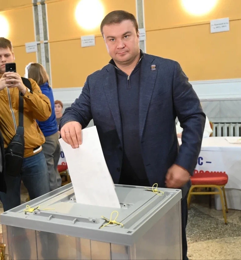 Проголосовал и выбрал курс нашего Президента Владимира Владимировича Путина!