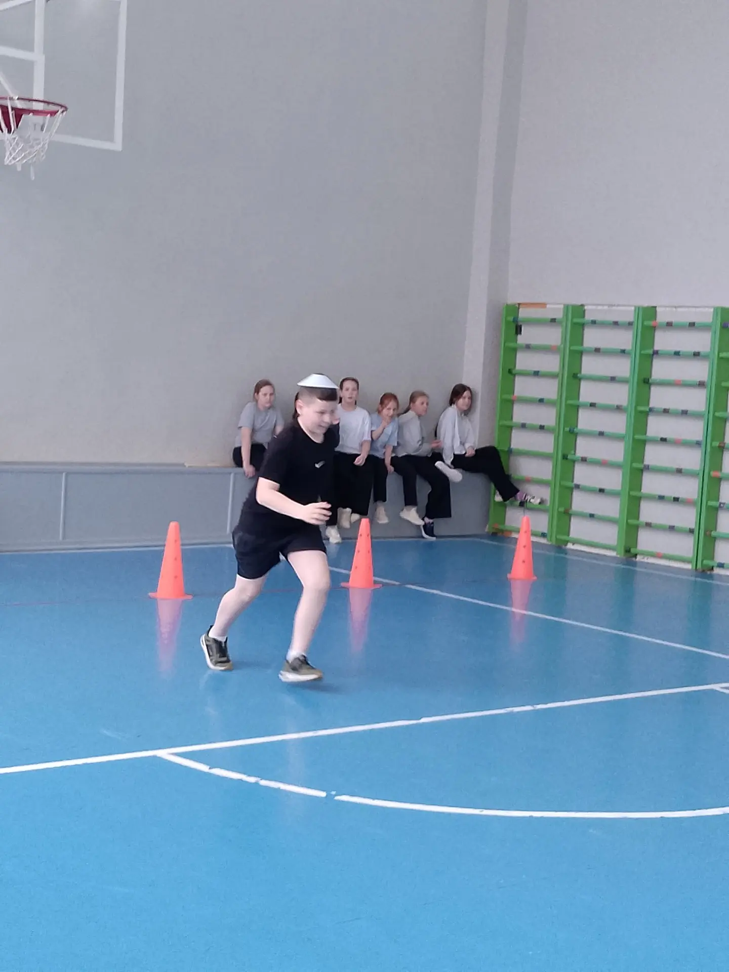 «Веселые старты» в 4-х классах! Сегодня наша школа превратилась в настоящую арену спортивных баталий
