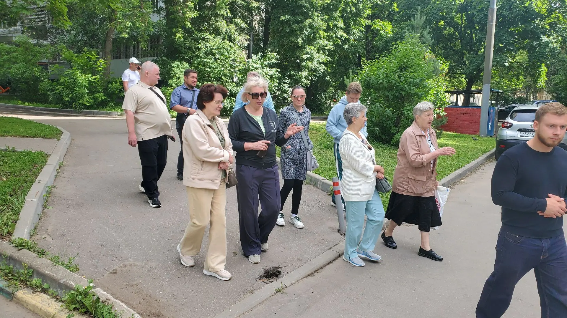 Еженедельный обход территории провела глава управы, Зинаида Алимова.