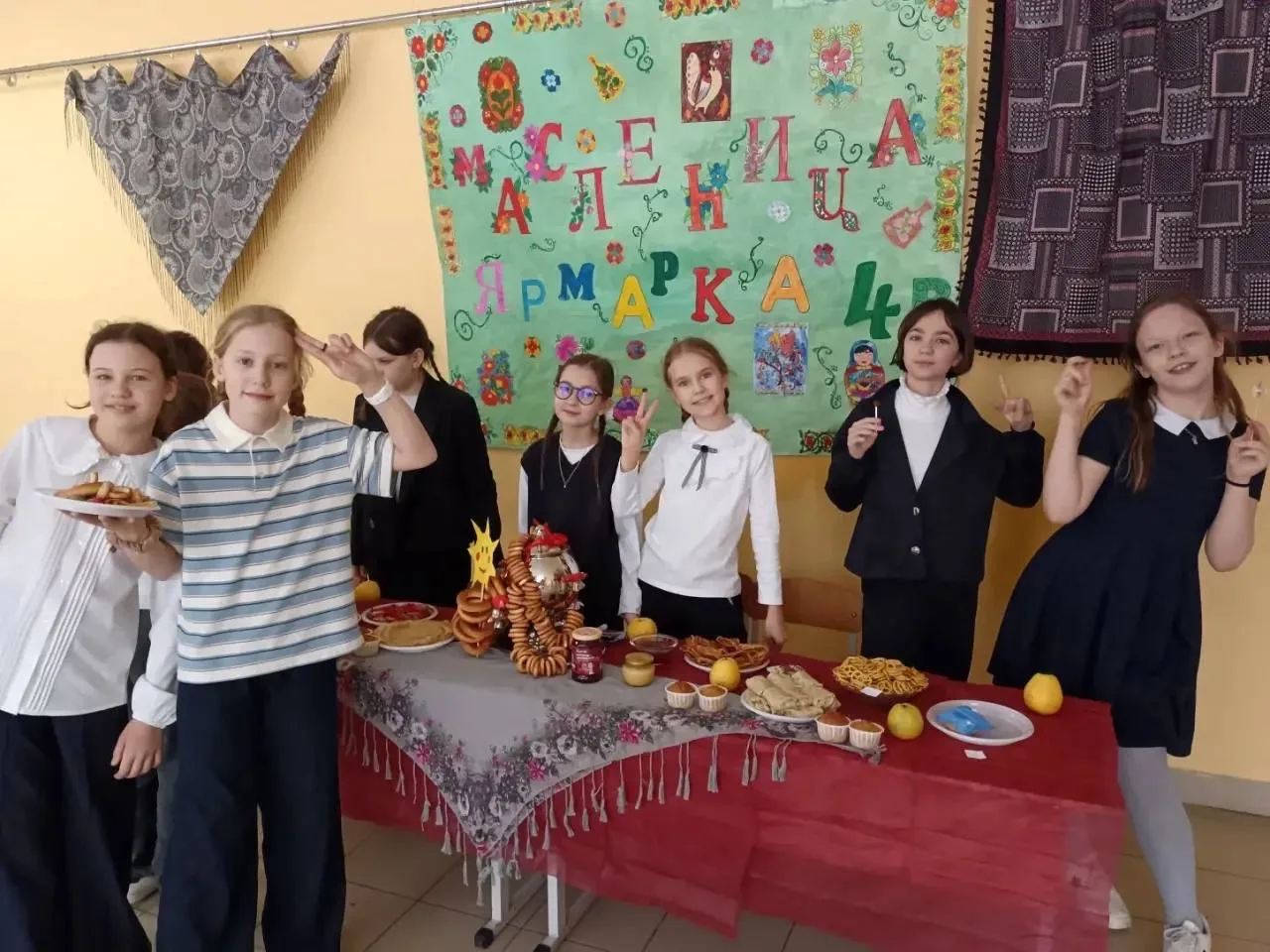 Поздравляем вас с Масленицей! Этот замечательный праздник символизирует прощание с зимой и встречу в