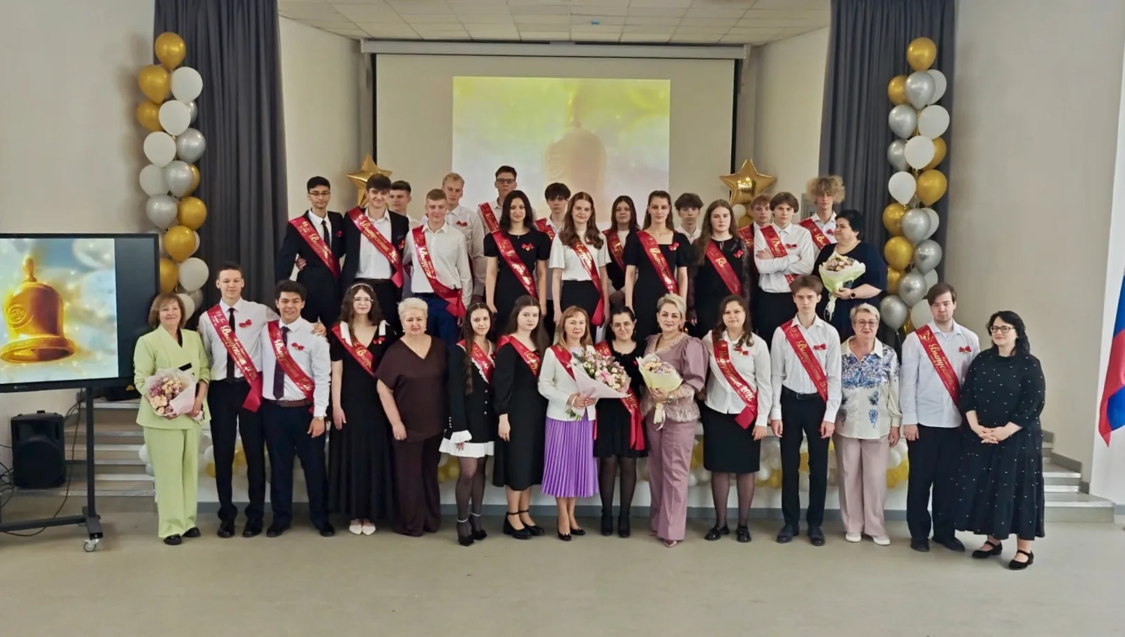 🔔 26 мая в Школе №9 МБОУ "Центр непрерывного образования" прозвенел долгожданный "Посл...