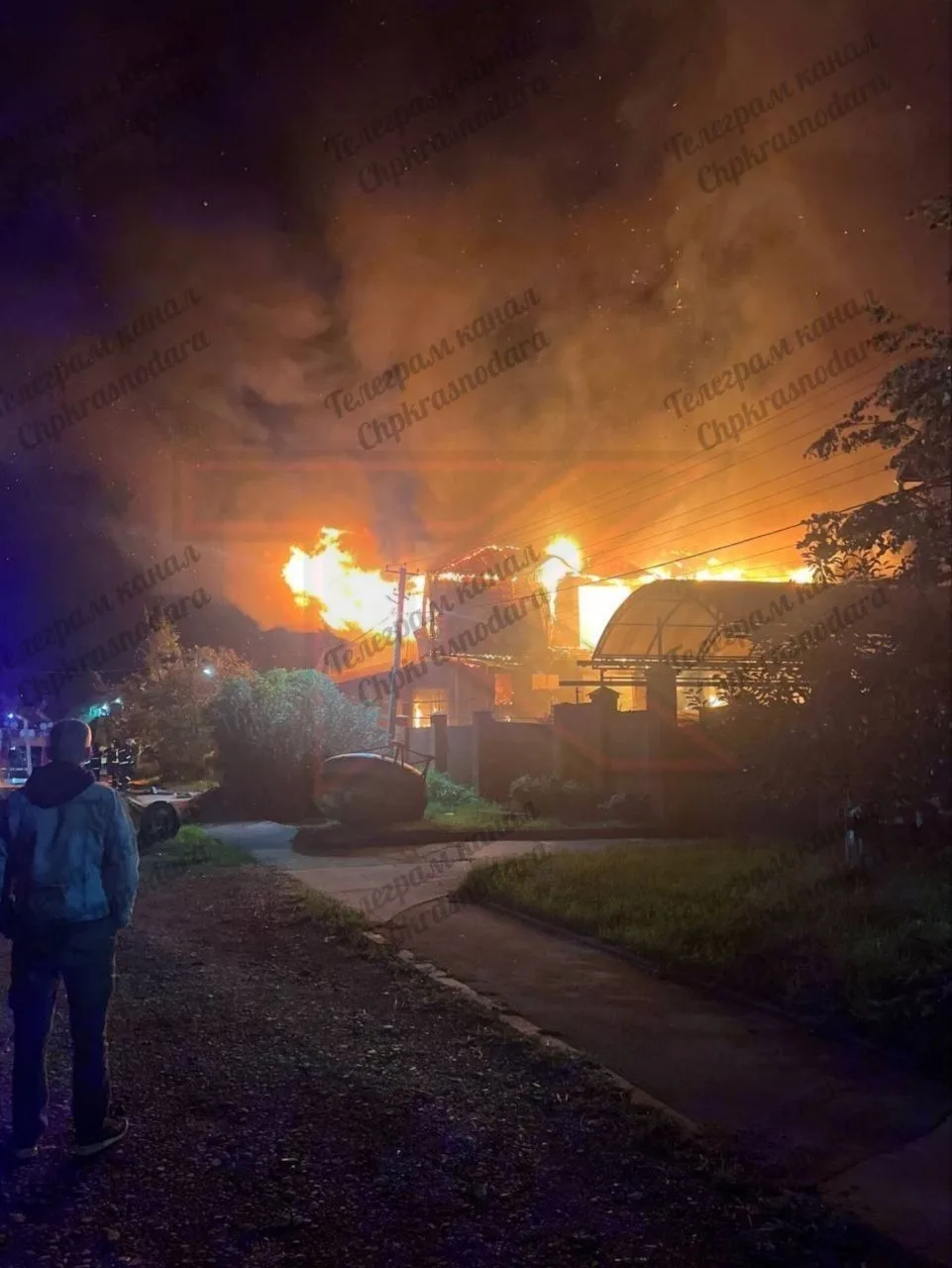 В поселке Новознаменский произошел пожар в частном доме