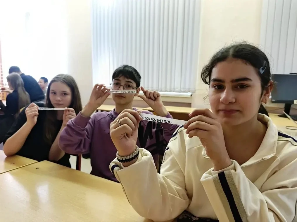 🎬 Ученики 5–9 классов научились снимать видео и вести соцсети  В нашей школе для участников Движения