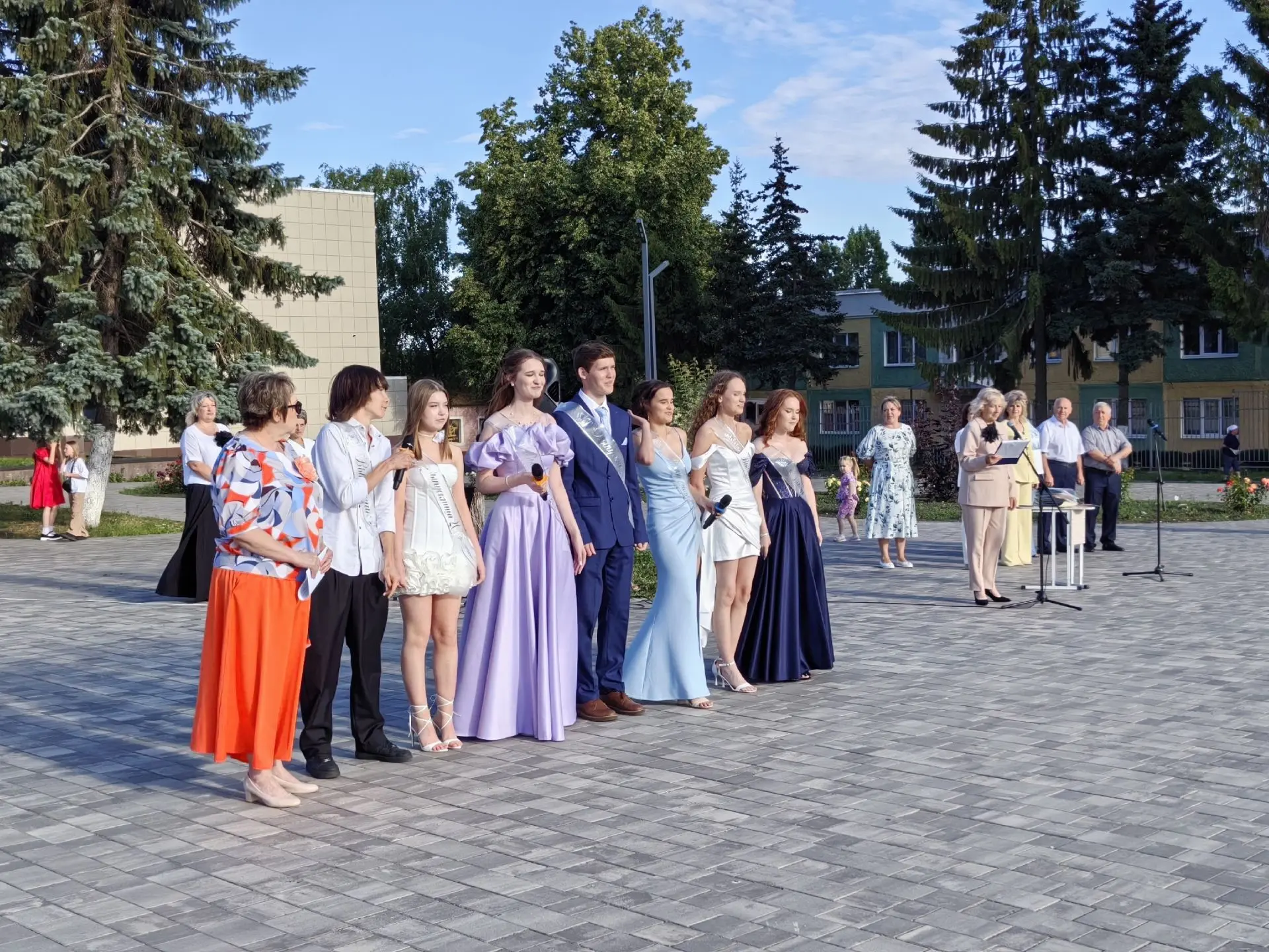 🎉 Выпускной у наших одиннадцатиклассников! 🎉

Прозвучал последний звонок, отгремел праздник — и во
