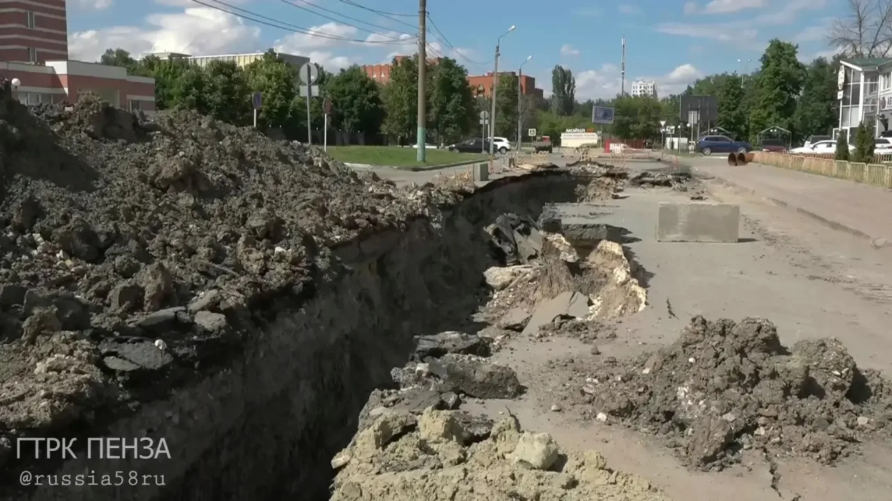 🔻Восстановление водопроводной сети на улице Лозицкой в Пензе вызывает неудобство у водителей. Переко
