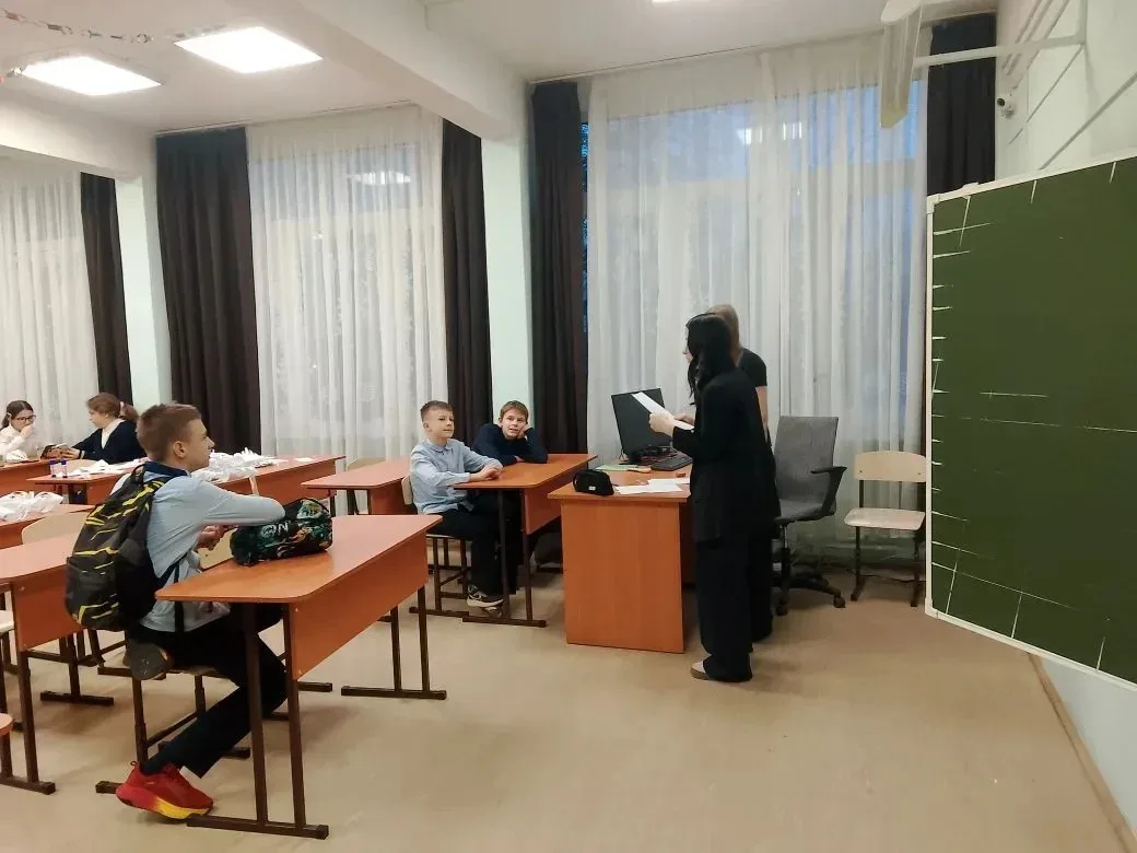 10 декабря в нашей школе прошла игра по станциям «Литературный экспресс». Соревновались команды 6-ых