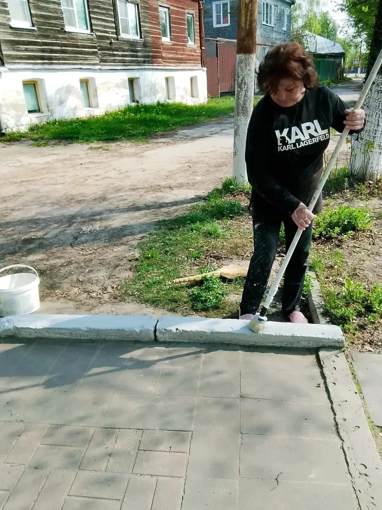 Побелка бордюрного камня✅