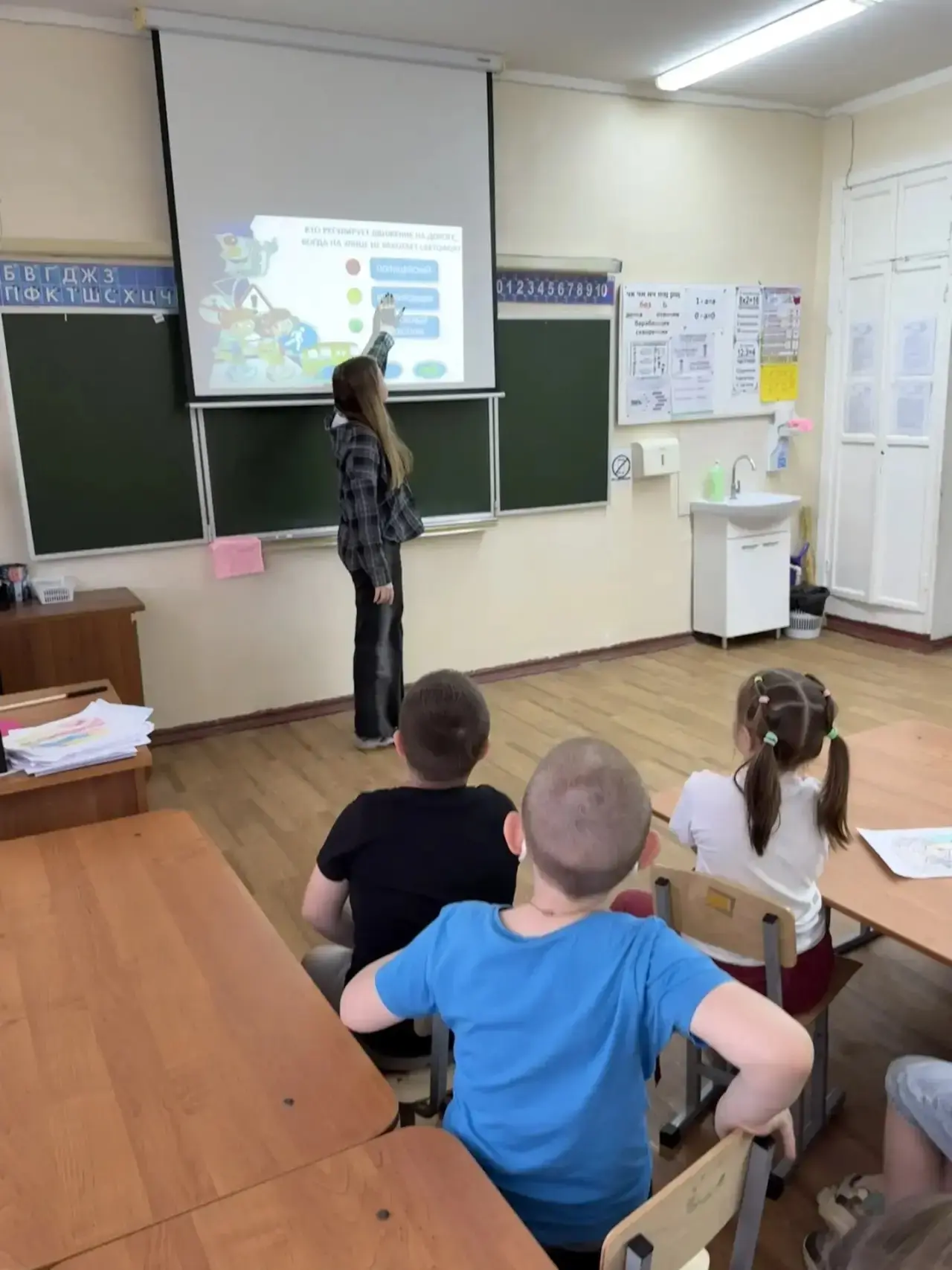 Весёлый и познавательный день в школьном лагере: дети зарядились энергией в подвижных и...