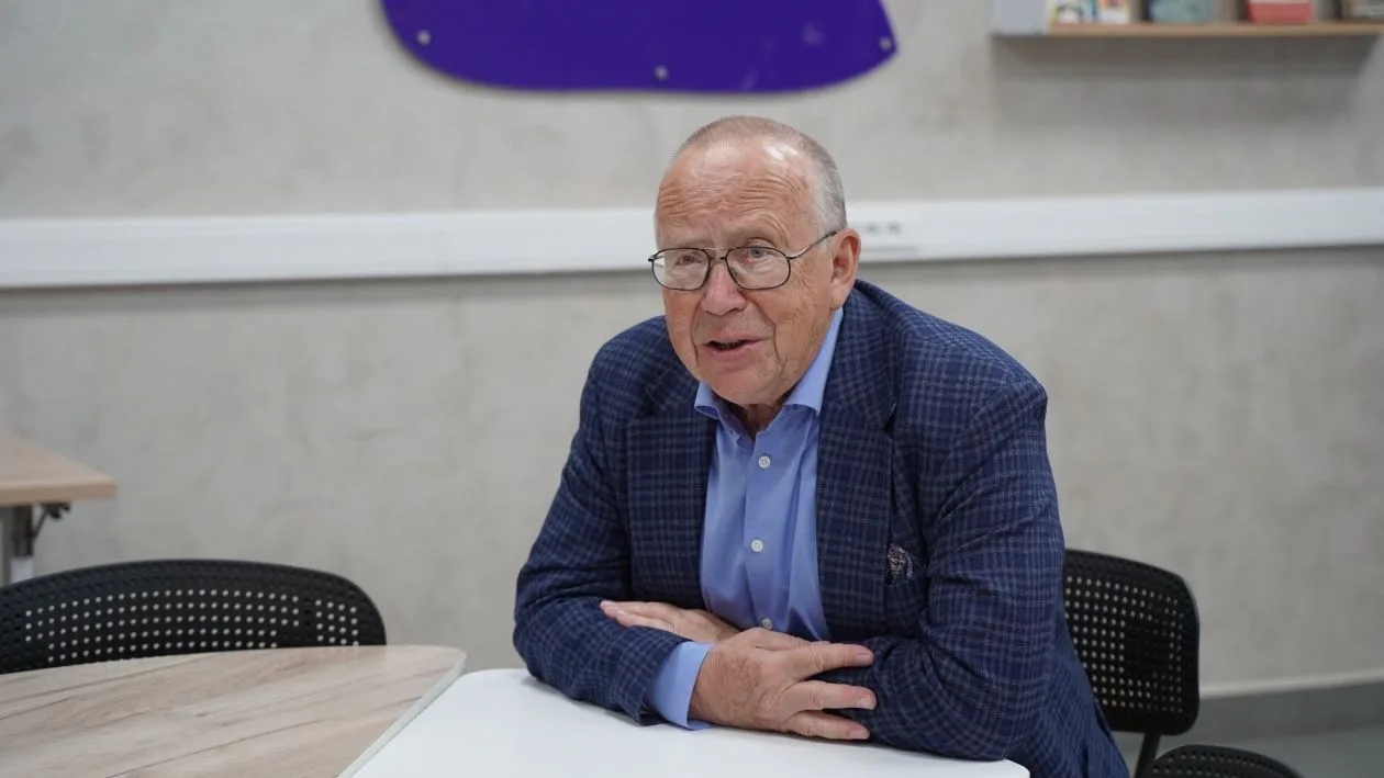 Юрий Вяземский — автор и бессменный ведущий телевизионной гуманитарной олимпиады среди школьников "У