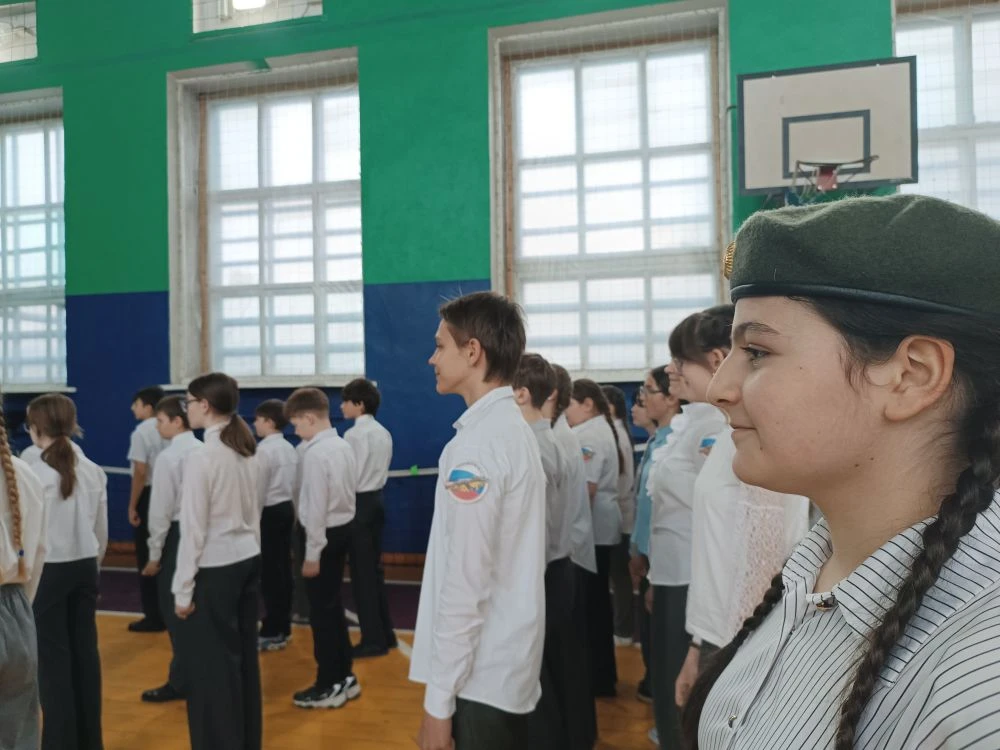 🇷🇺Смотр строя и песни: атмосфера единства и гордости!  В нашей школе прошёл этап смотра строя и песн