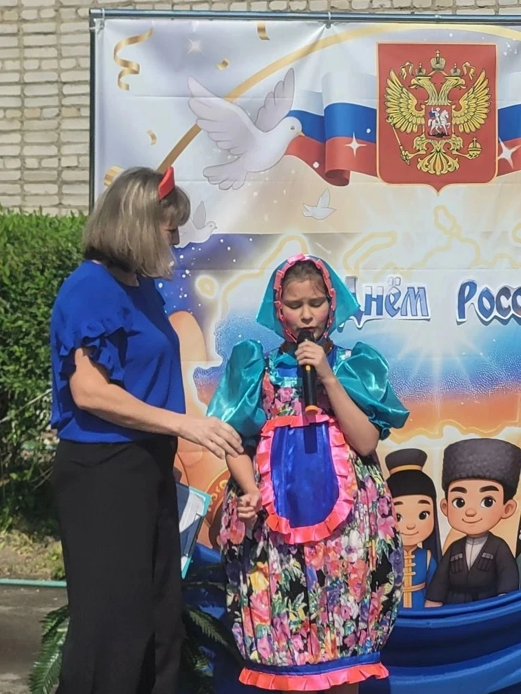 День России в «Звёздочке»: весёлое приключение с Матрёшкой! 🇷🇺

Сегодня в нашем детском саду «Звёз