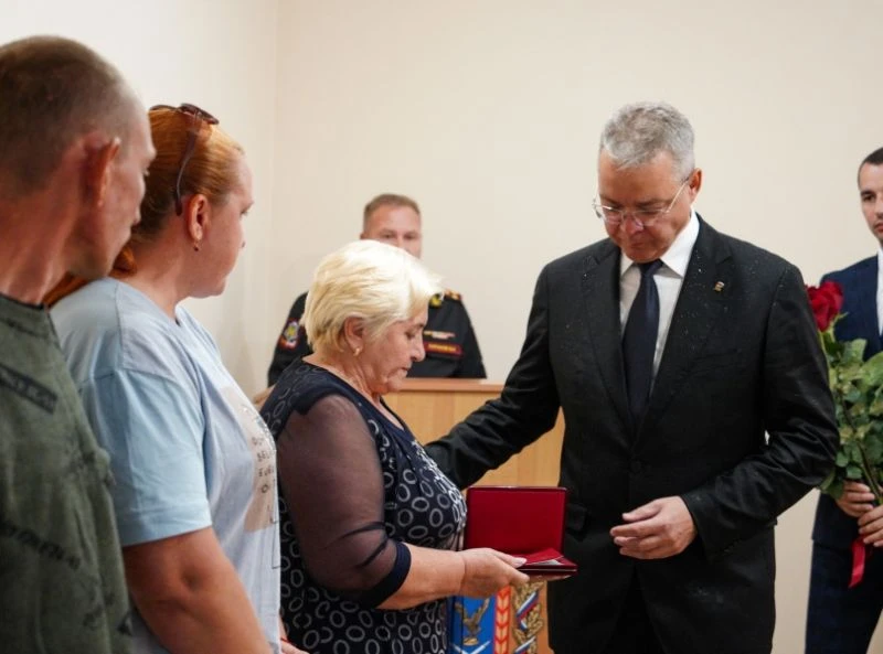 Семье погибшего в Курской области Алексея Лавриненко глава Ставрополья вручил Орден Муж...