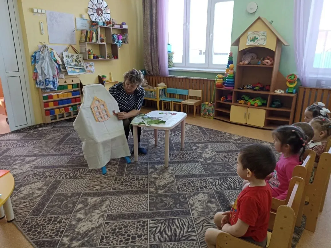 Сегодня прошло открытое театрализованное занятие в 1 младшей группе "Лучики", на тему с...