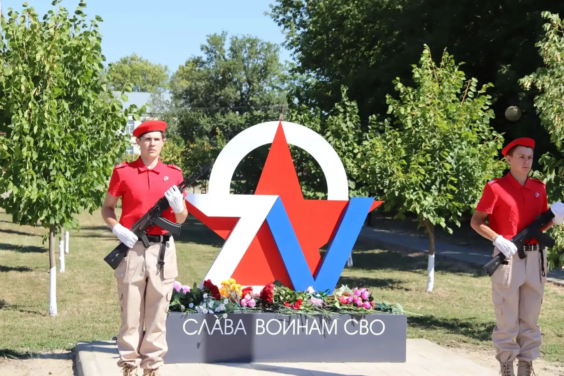 🇷🇺 В Бейсужке Втором открыли памятник Героям СВО