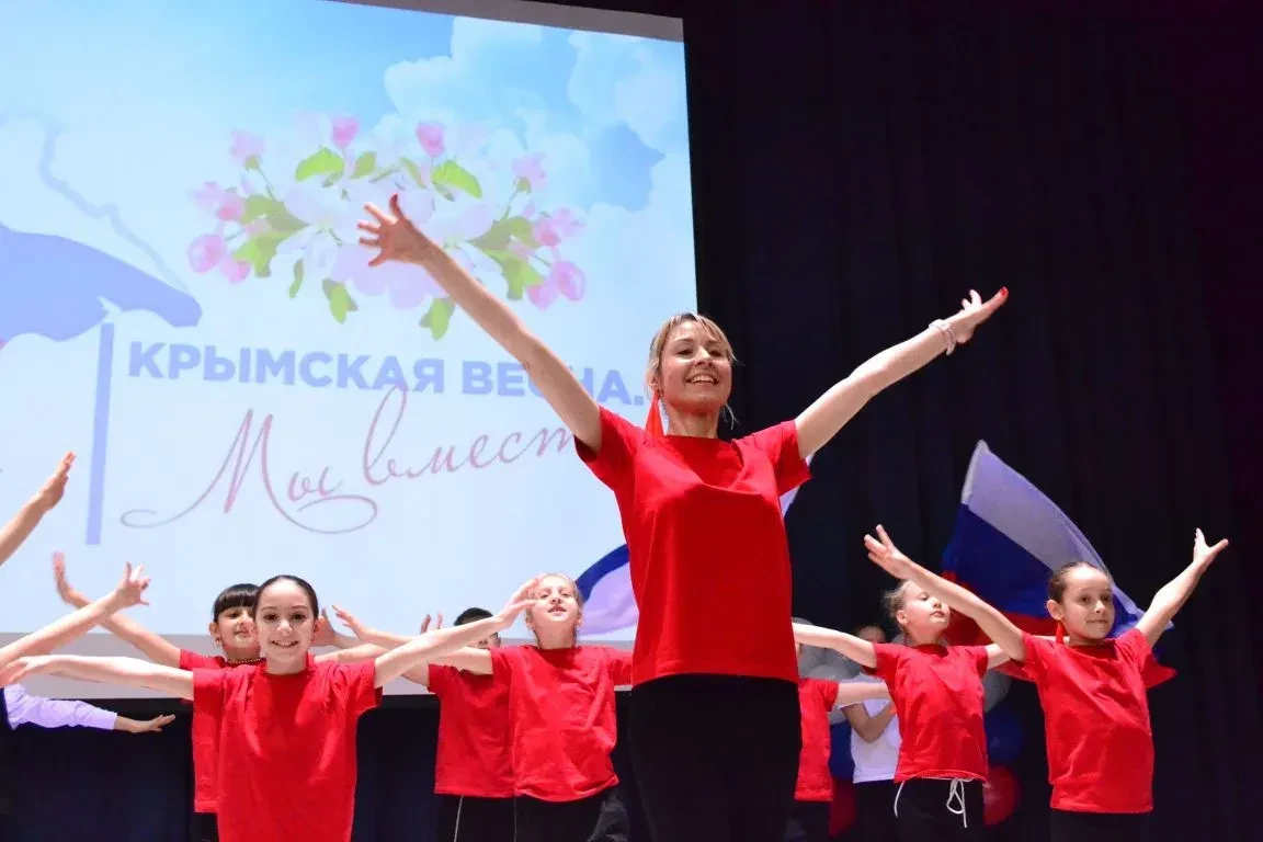18 марта в МОУ СОШ № 26 прошел праздничный концерт, посвящённый 12-ой годовщине воссоединения Крыма 