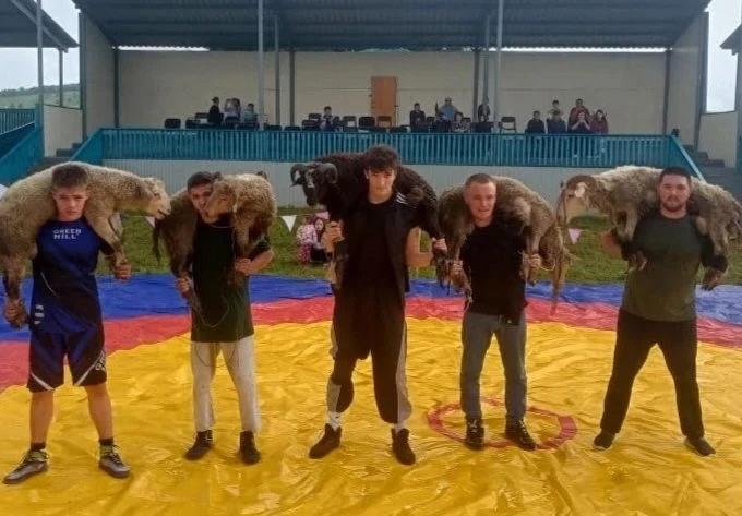Каждому батыру - живой приз!

🏆Победители турнира по национально-спортивной борьбе "Куреш" на  саба