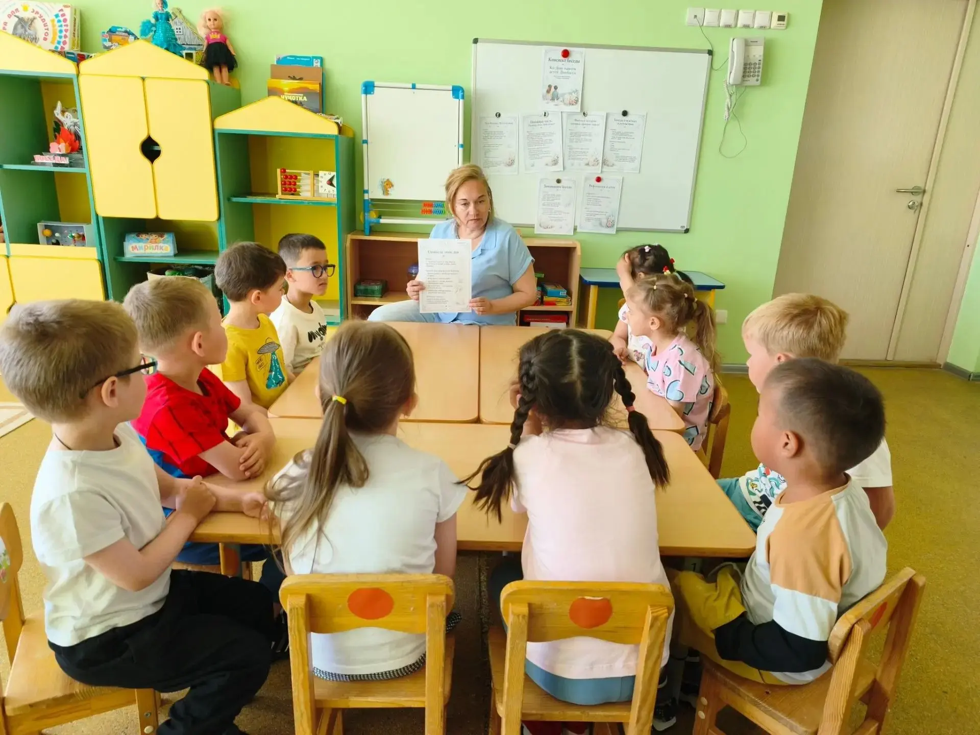 В средней группе прошло занятие, приуроченное ко Дню памяти детей Донбасса.
С ребятами говорили о са