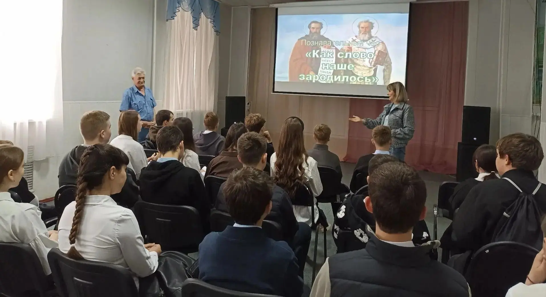Специалисты районного дворца культуры провели познавательный час «Как слово наше зароди...
