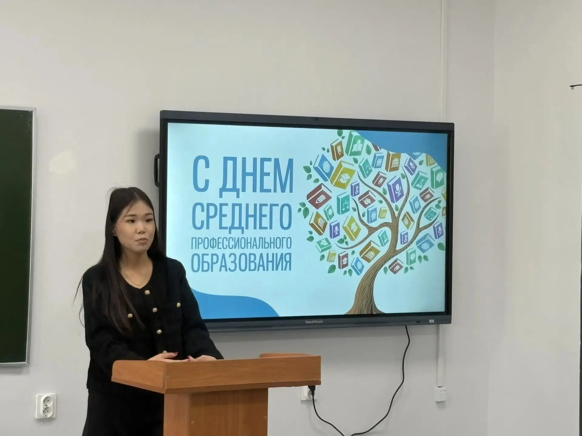 В КалмГУ прошло торжественное мероприятие, посвящённое Дню среднего профессионального о...