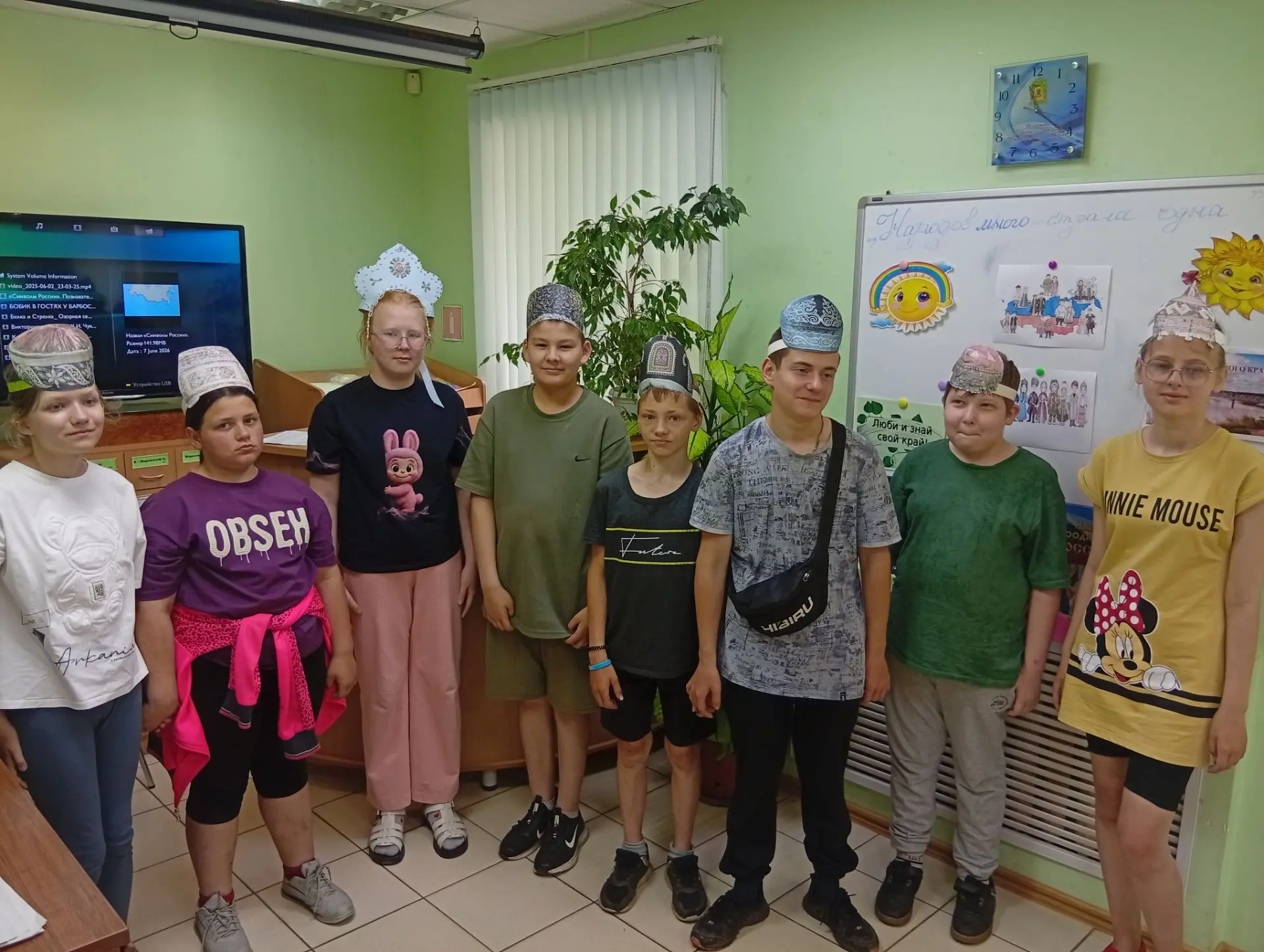 #Школьный_лагерь_2026
Славься, великая,

Многоязыкая

Братских российских

Народов семья. 

По решен