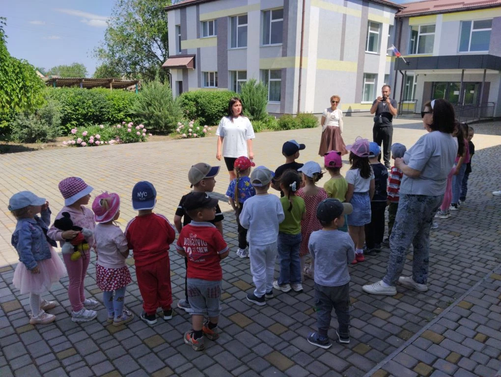 В преддверии праздника — Дня защиты детей — коллектив Приазовского Дома культуры вместе...