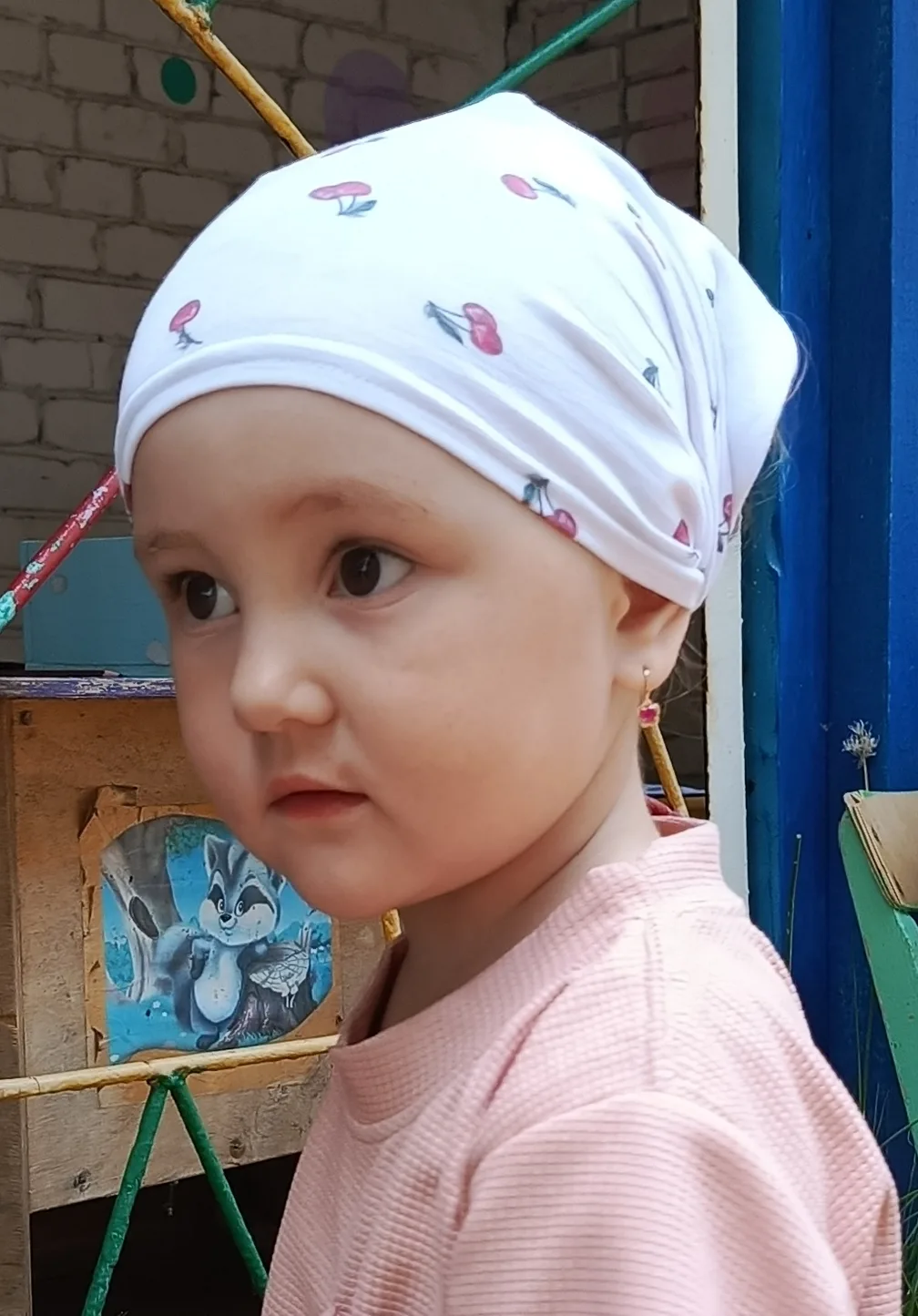 Наши "новенькие" ребятки осваиваются в своей группе и на участке. Мы уже знаем, кто любит строить ба