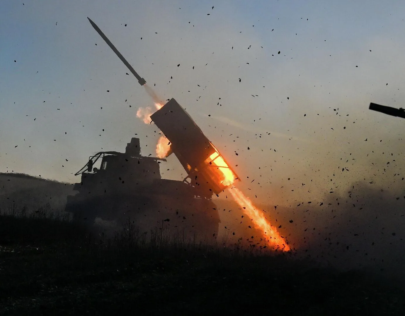 Россия нанесла массированный удар возмездия по военным объектам в Киеве, Харькове и Днепропетровске.