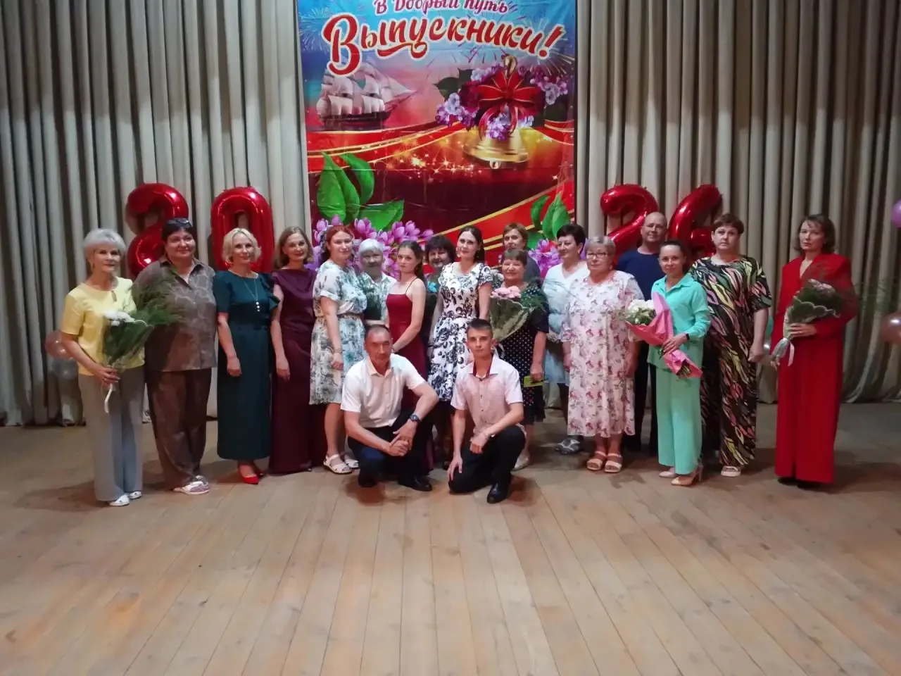 🎓«Прощай, школа! Здравствуй, взрослая жизнь!»: в школе прошел выпускной вечер


27 июня состоялся о