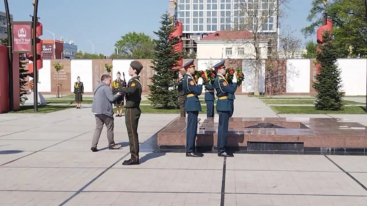 🇷🇺 Сегодня в преддверии праздника Великой Победы юнармейский отряд гимназии 87 «Снежный барс Ирбис» 