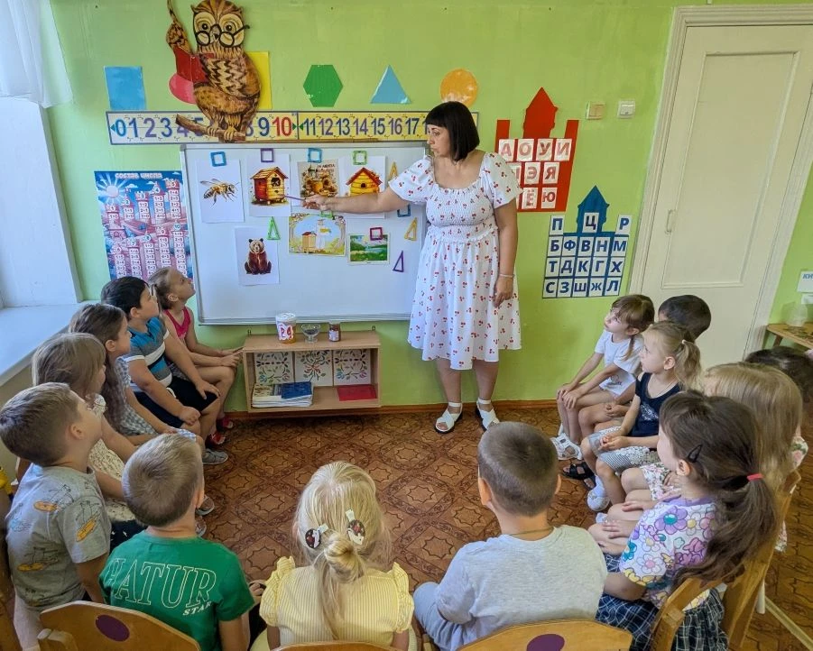 14 августа -Медовый Спас.  В этот день дети старшей группы "Березка" познакомились с на...