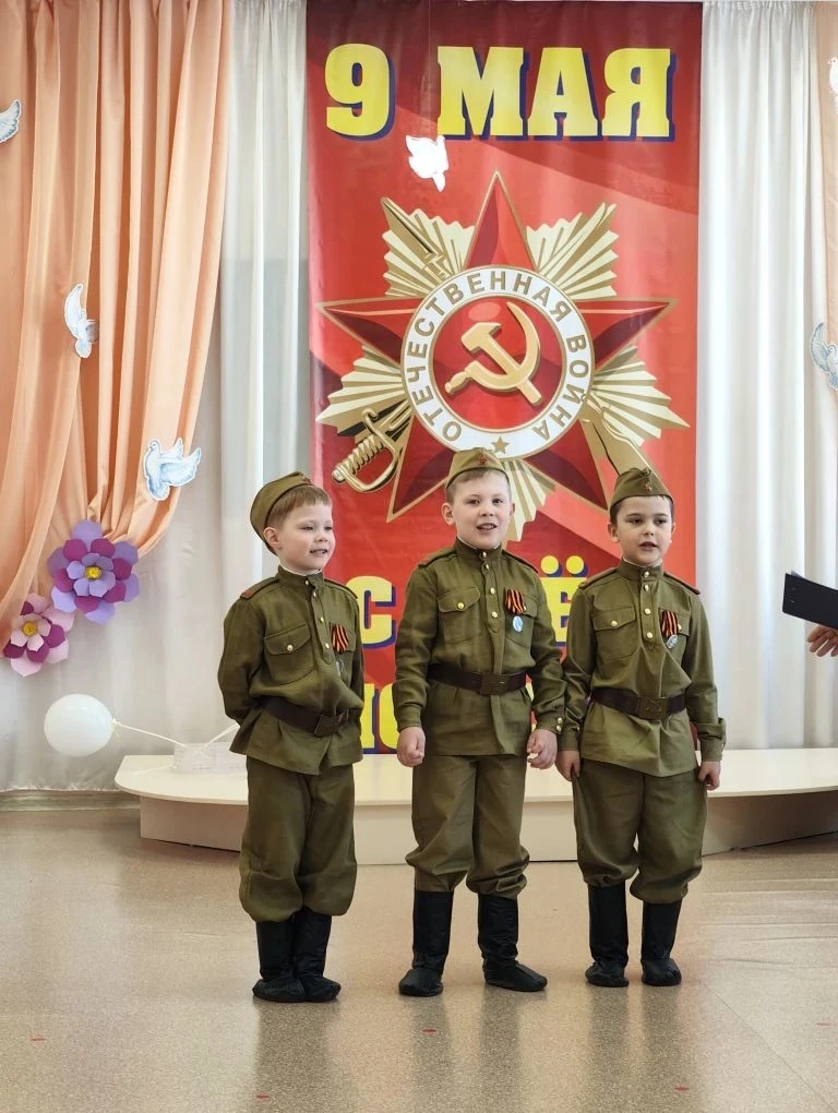 В преддверии 9 мая: ребята подготовительной группы "Светлячки", участвовали в творческом празднике, 