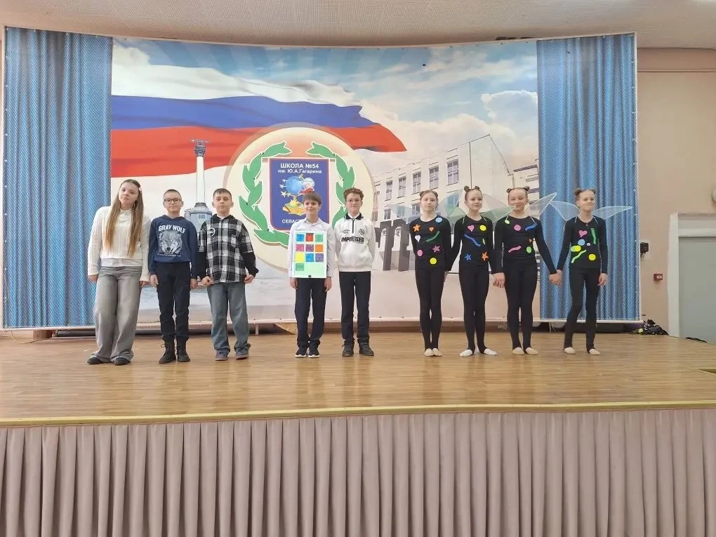 🎭 Размышляем о важном с театральной студией «Закулисье»   📱 Ученики 5-х классов посмотрели постановк