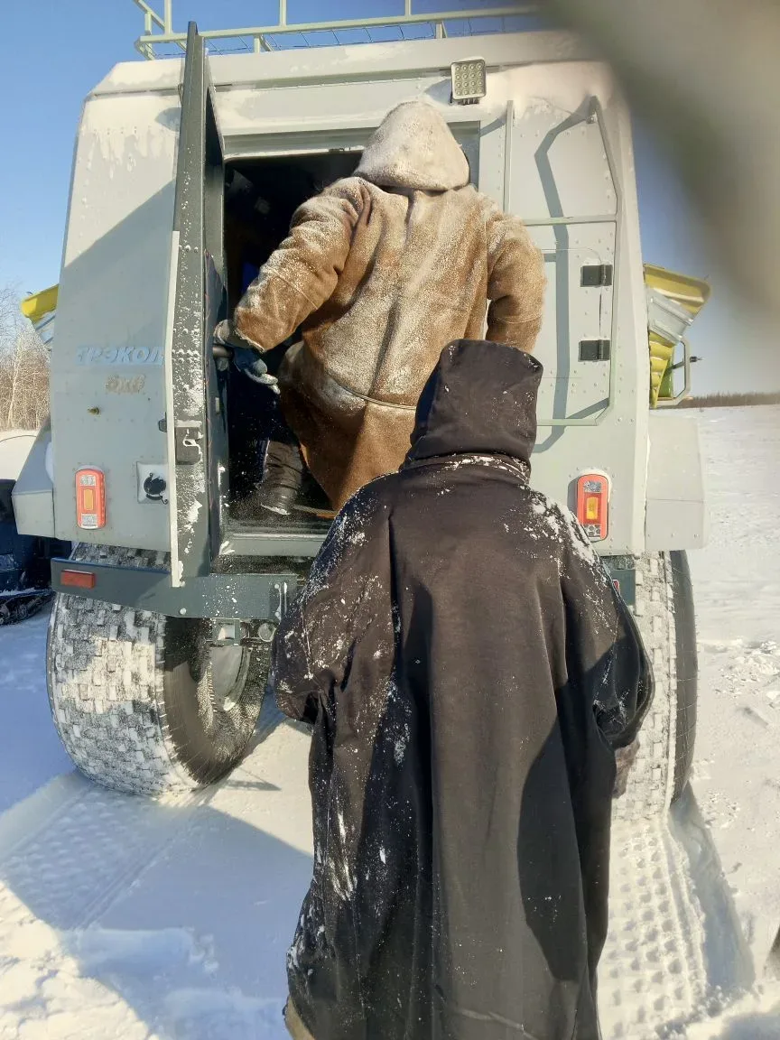 Сегодня в поисково-спасательный отряд «Ямалспас» поступило сообщение, что в Ямальском районе двое му