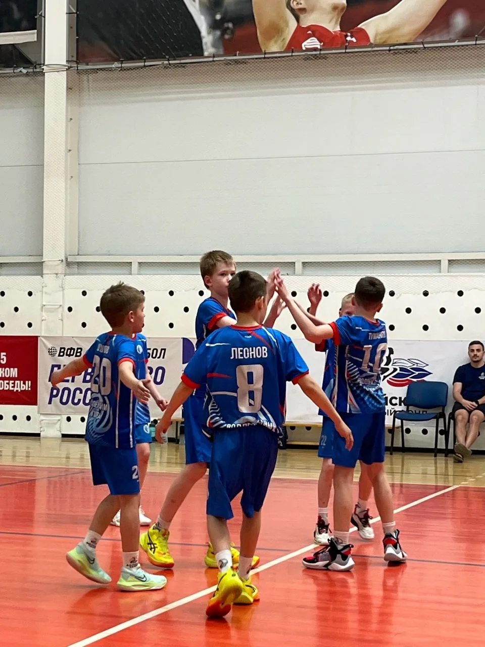 Поздравления команде👏👏👏 Закончили сезон на золотой ноте 🏆🥇🤾‍♂️ 🏐В составе команды- ученик 4"Б" класс