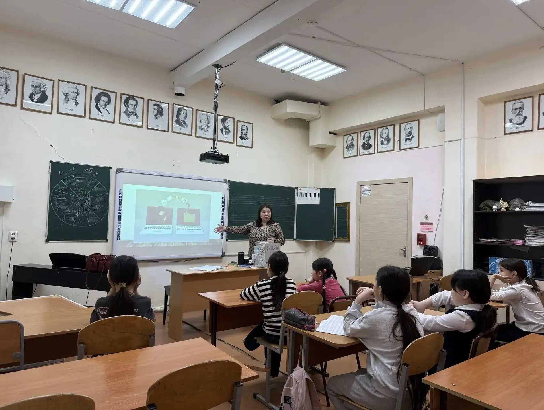На этой неделе в нашей школе продолжился цикл познавательных уроков по финансовой безоп...