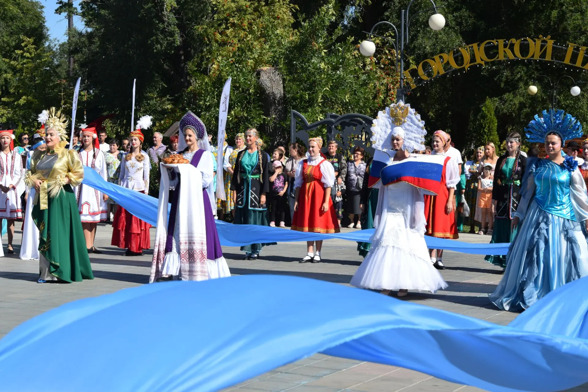 В Городском парке прошел фестиваль «Хлебная пристань и Национальное подворье — диалог п...