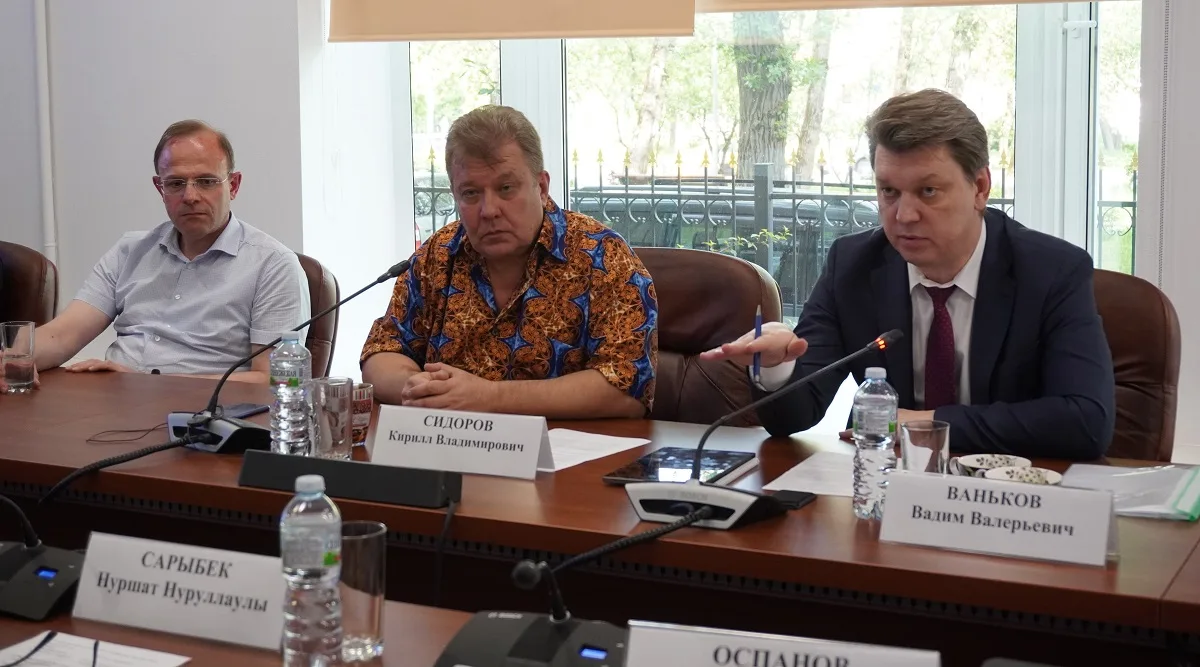 Делегация Минздрава Казахстана во главе с вице-министром Ерболом Оспановым изучает российский опыт ц