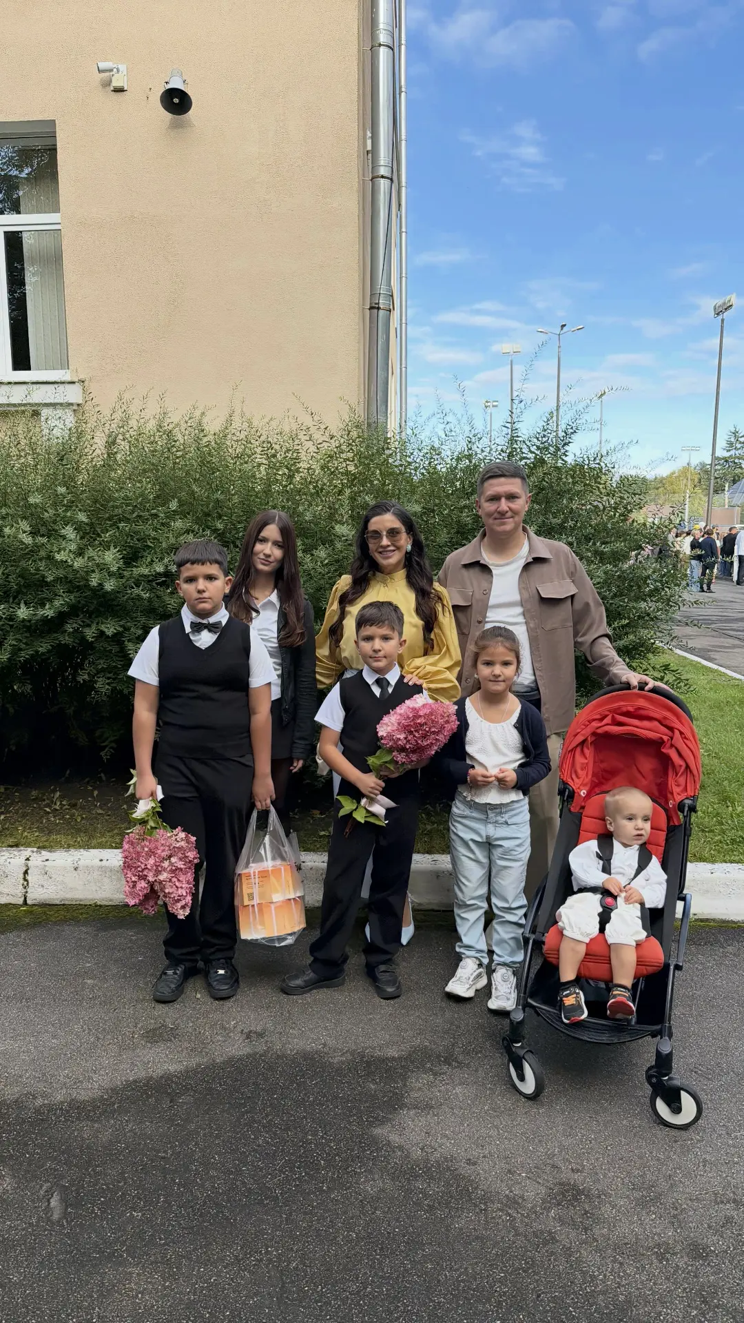 Ну все, в добрый путь мои любимые! У нас в этом году Марк пошел во 2 класс, Максим в 5 ...