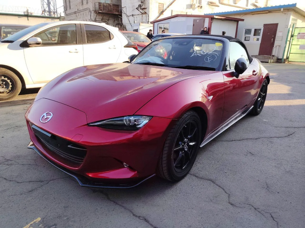 Помните Mazda Roadster? Она уже прибыла во Владивосток покорять Россию)