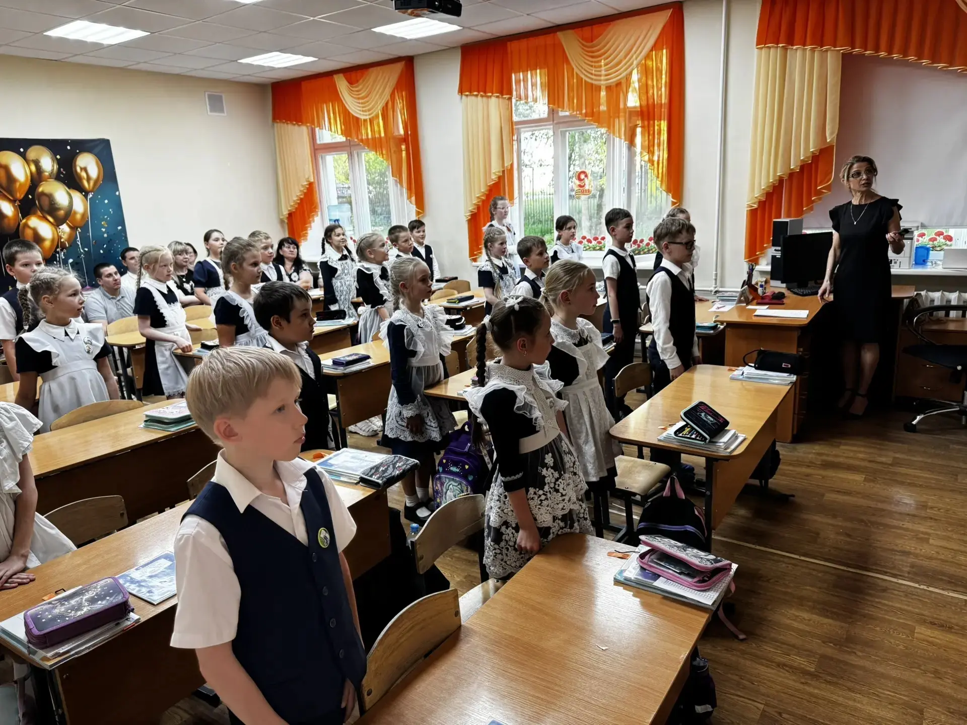 20 мая во 2 «В» классе прошёл открытый урок по математике. Тема занятия — «Табличное умножение и дел