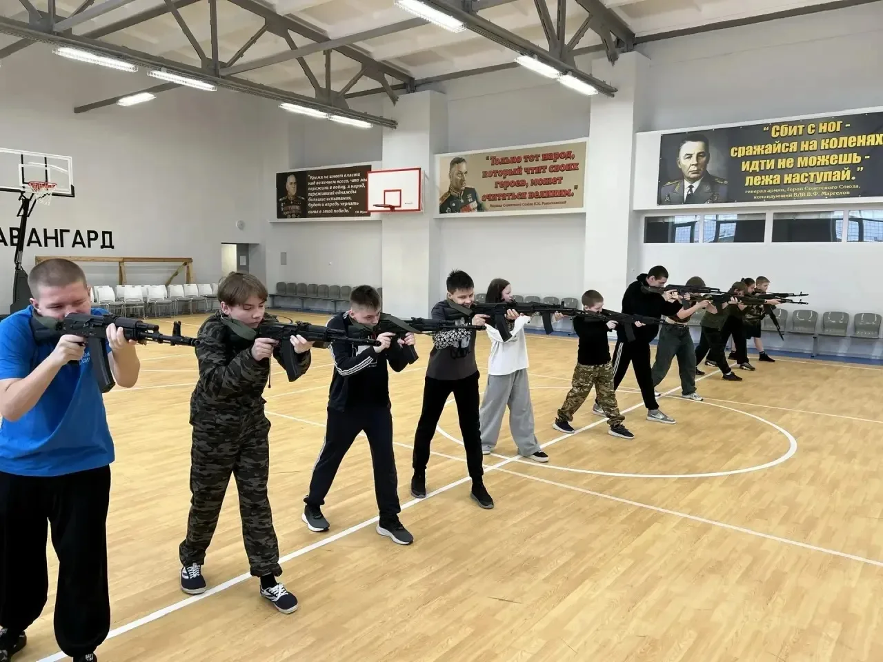 👨‍🎓Ученики 6 «Б» класса Прохор Литвин и Рамиль Салямов успешно сдали нормативы на пол...